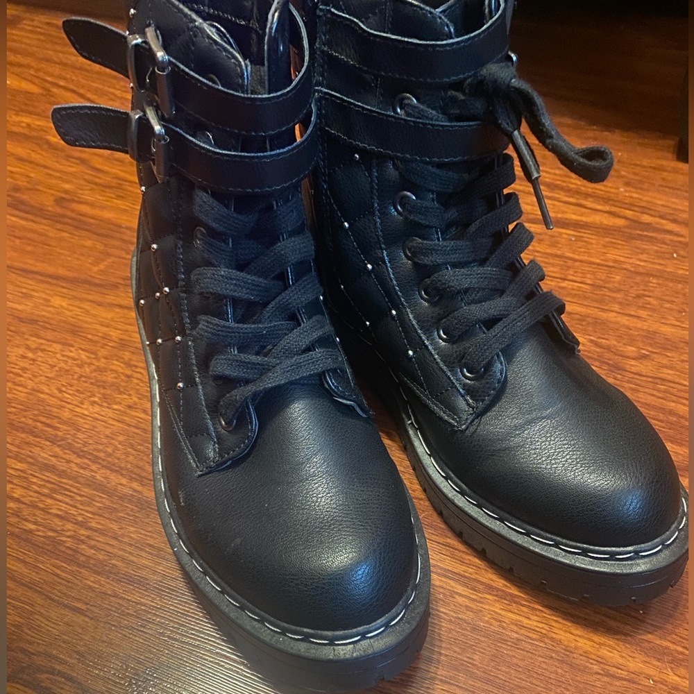 NEW LACK RHINE STONE BOOTS!!!!